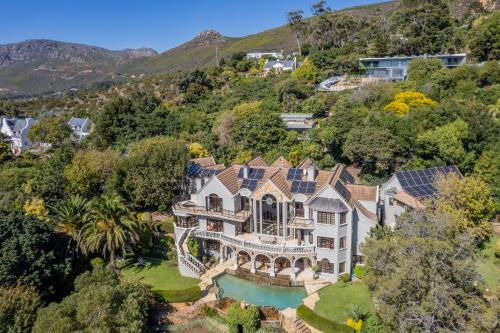 Villa Zwaanswyk 5 Bedroom Retreat near Silvermine Nature Reserve Villa Zwaanswyk 5 Bedroom Retreat near Silvermine Nature Reserve