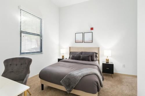 Chic Mid-Rise Apartment 2BR Getaway near กู๊ดพีเพิลบริววิงคอมพานี Chic Mid-Rise Apartment 2BR Getaway near กู๊ดพีเพิลบริววิงคอมพานี