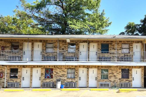 Entree, Mi Amor Inn & Suites by Hotel O Dallas Tx Hwy 352 in Cedars Entree, Mi Amor Inn & Suites by Hotel O Dallas Tx Hwy 352 in Cedars