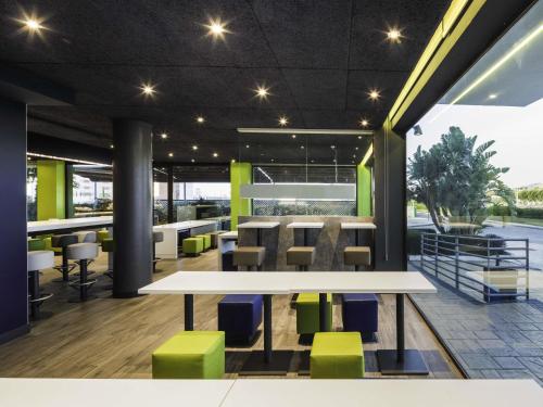 Food and beverages, ibis budget Malaga Aeropuerto Avenida Velazquez in Málaga Food and beverages, ibis budget Malaga Aeropuerto Avenida Velazquez in Málaga