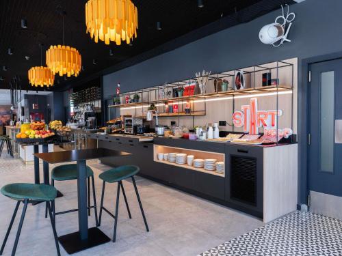 Food and beverages, ibis Malaga Centro Ciudad in Málaga Food and beverages, ibis Malaga Centro Ciudad in Málaga