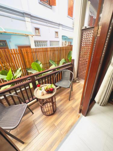 バルコニー/テラス, ルアンパバーン ミュージアム イン & トラベル (Luang Prabang Museum Inn & Travel) in ルアンプラバーン(ルアンパバーン) バルコニー/テラス, ルアンパバーン ミュージアム イン & トラベル (Luang Prabang Museum Inn & Travel) in ルアンプラバーン(ルアンパバーン)