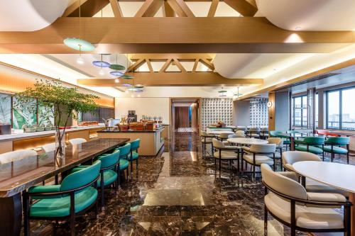 Restaurant, Holiday Inn Hangzhou West Lake By IHG in Hangzhou Restaurant, Holiday Inn Hangzhou West Lake By IHG in Hangzhou