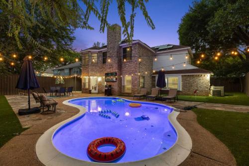 Faciliteiten, New Luxury Getaway - Two King Beds, Heated Pool, Outdoor Grill & 1Gbps Wifi in Flower Mound Faciliteiten, New Luxury Getaway - Two King Beds, Heated Pool, Outdoor Grill & 1Gbps Wifi in Flower Mound