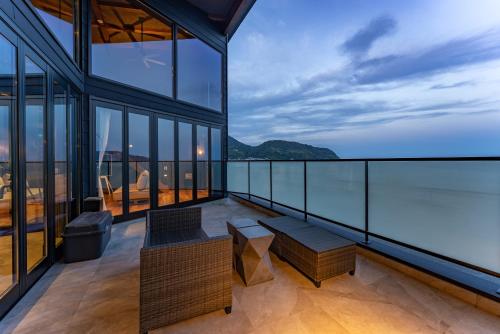 Balcony/terrace, VILLA IZU Zessei - VILLA IZU 絶青 near Izu Skyline Balcony/terrace, VILLA IZU Zessei - VILLA IZU 絶青 near Izu Skyline