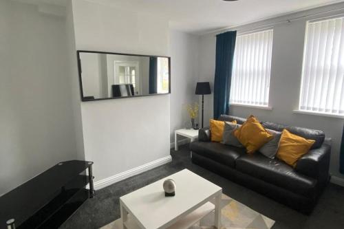 Weldon House - Sleeps 6 - Pet friendly - Parking in Newcastle upon Tyne Weldon House - Sleeps 6 - Pet friendly - Parking in Newcastle upon Tyne