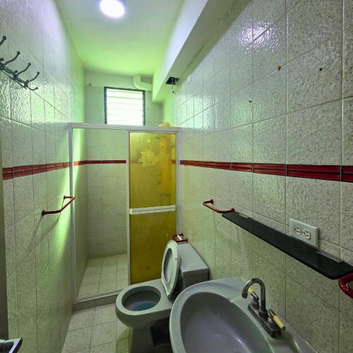 Shower, Tucacas, Frente al Mar, Vista a la Piscina y Playa Privada in Boca de Aroa Shower, Tucacas, Frente al Mar, Vista a la Piscina y Playa Privada in Boca de Aroa