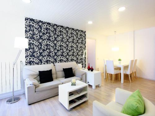 This photo about Apartment Eixample Dret Mallorca Lepant 02 shared on HyHotel.com