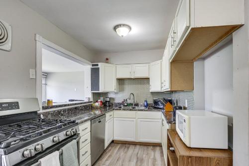 2BR Retreat with Fire Pit Close To Downtown STL in St. Ann 2BR Retreat with Fire Pit Close To Downtown STL in St. Ann