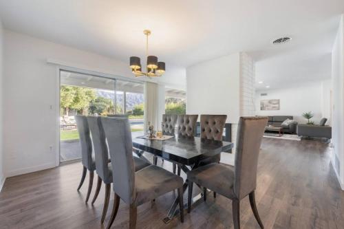 Wexford Hills Poolside Haven Backyard, BBQ in Crestcenta Valley Wexford Hills Poolside Haven Backyard, BBQ in Crestcenta Valley