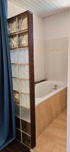 Badkamer, Hei Hei in Moorea Island Badkamer, Hei Hei in Moorea Island