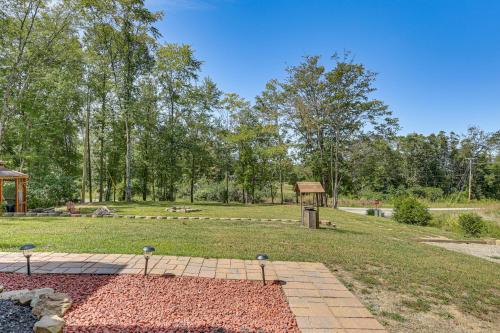 Charming Couples Cabin on 40 Acres in Zanesville in Zanesville (Ohio) Charming Couples Cabin on 40 Acres in Zanesville in Zanesville (Ohio)