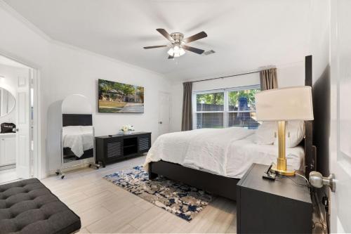 Faciliteiten, New Luxury Getaway - Two King Beds, Heated Pool, Outdoor Grill & 1Gbps Wifi in Flower Mound Faciliteiten, New Luxury Getaway - Two King Beds, Heated Pool, Outdoor Grill & 1Gbps Wifi in Flower Mound