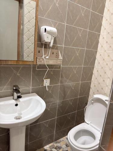 RADIANT Smile HOTEL in تشوركور RADIANT Smile HOTEL in تشوركور