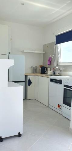 Cocina, Residência Alto Saco, Double room with private bathroom (Residencia Alto Saco, Double room with private bathroom) in Vila Da Ribeira Brava Cocina, Residência Alto Saco, Double room with private bathroom (Residencia Alto Saco, Double room with private bathroom) in Vila Da Ribeira Brava