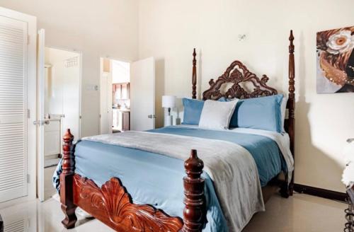 Breezy Bungalow Gated 2BR w Pool WiFi in 老港口 Breezy Bungalow Gated 2BR w Pool WiFi in 老港口