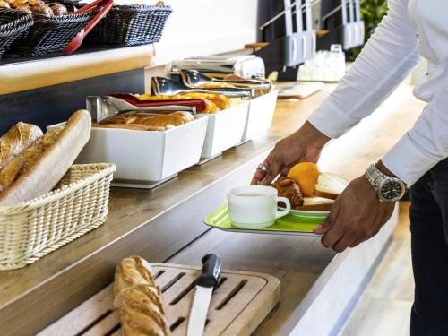 Food and beverages, ibis budget Paris Porte de Bercy in Paris Food and beverages, ibis budget Paris Porte de Bercy in Paris