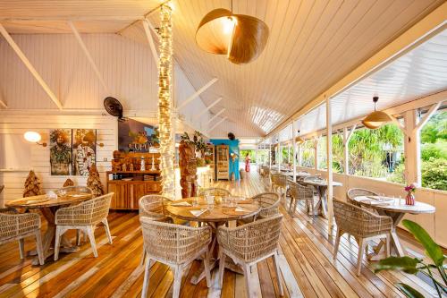 Restoran, Opoa Beach Hotel in Opoa Restoran, Opoa Beach Hotel in Opoa