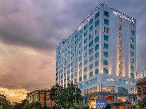 Фасада на хотела, Mercure Hyderabad KCP- An AccorHotels Brand in Хайдарабад Фасада на хотела, Mercure Hyderabad KCP- An AccorHotels Brand in Хайдарабад