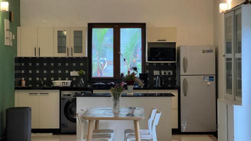 Konyha, 3 BHK Villa in Arpora with Pool access,5 Mins to Baga in Candola Konyha, 3 BHK Villa in Arpora with Pool access,5 Mins to Baga in Candola