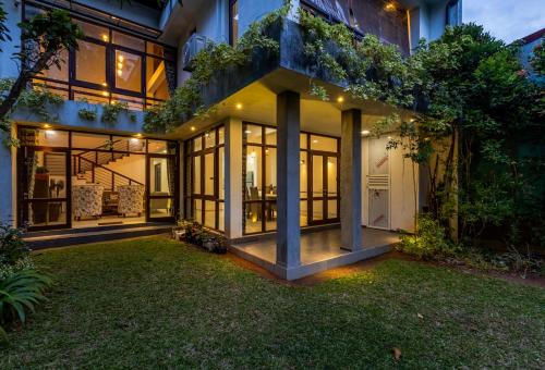 4 Bed Rooms with ACs House in Pannipitiya in Polgasowita 4 Bed Rooms with ACs House in Pannipitiya in Polgasowita