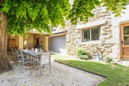La Bastide du Père Mathieu Jacuzzi couvert et Piscine (La Bastide du Pere Mathieu Jacuzzi couvert et Piscine) in Suze La Rousse La Bastide du Père Mathieu Jacuzzi couvert et Piscine (La Bastide du Pere Mathieu Jacuzzi couvert et Piscine) in Suze La Rousse