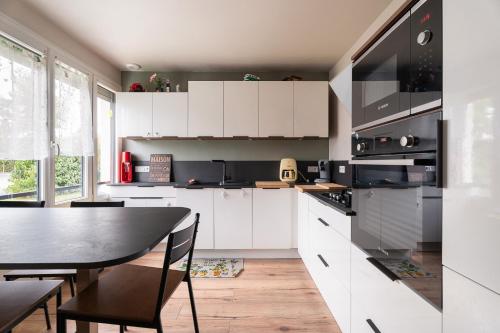 Konyha, Gîte De L'enclume (Gite De L'enclume) in Jugon-les-Lacs Konyha, Gîte De L'enclume (Gite De L'enclume) in Jugon-les-Lacs