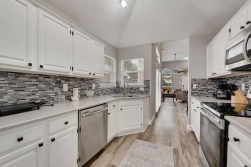 Updated, Comfortable, And Quiet Space! in Коппелл Updated, Comfortable, And Quiet Space! in Коппелл