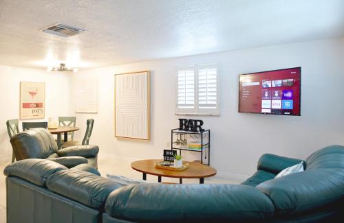 Enjoy Sunset with Dolphin and Manatee in Hudson Enjoy Sunset with Dolphin and Manatee in Hudson