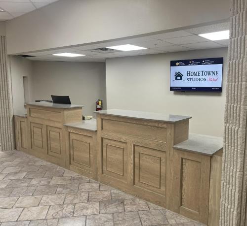 Lobby, HomeTowne Studios by Red Roof Athens, TN in Athens (TN) Lobby, HomeTowne Studios by Red Roof Athens, TN in Athens (TN)