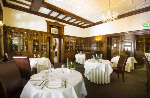 Restauracja, Chateau La Chaire in Rozel Restauracja, Chateau La Chaire in Rozel