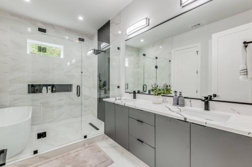 Faciliteiten, Luxury Newly Built 4 BR 4 Bath Home w/ Rooftop and Grill! in Overige Faciliteiten, Luxury Newly Built 4 BR 4 Bath Home w/ Rooftop and Grill! in Overige