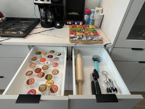 Faciliteiten, Luxury Newly Built 4 BR 4 Bath Home w/ Rooftop and Grill! in Overige Faciliteiten, Luxury Newly Built 4 BR 4 Bath Home w/ Rooftop and Grill! in Overige