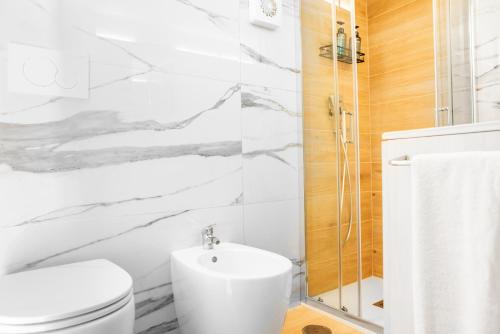 Banheiro, Calamatta 10 - LOFT B in Civitavecchia Banheiro, Calamatta 10 - LOFT B in Civitavecchia