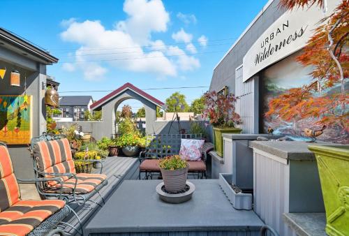 Modern Upper Level Duplex Dt Vancouver in Esther Short Modern Upper Level Duplex Dt Vancouver in Esther Short