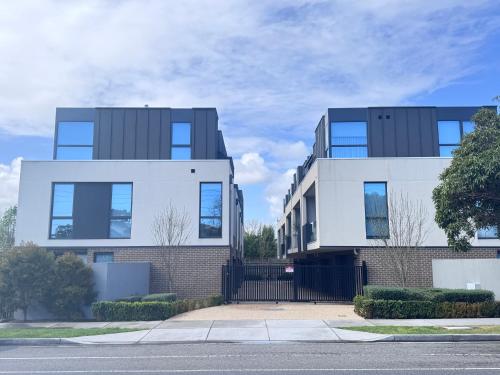 Comfy 3br Malvern East Home Near Chadstone & Uni in Malvern Comfy 3br Malvern East Home Near Chadstone & Uni in Malvern