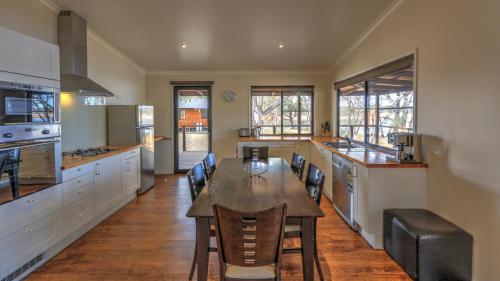 Sommerville Valley Tourist Park & Resort in Stanthorpe Sommerville Valley Tourist Park & Resort in Stanthorpe