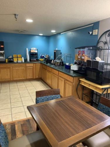 Makanan dan Minuman, Days Inn by Wyndham Custer in Custer (SD) Makanan dan Minuman, Days Inn by Wyndham Custer in Custer (SD)