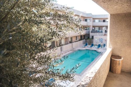 Sherman Oaks 2bedroom 2 bathroom Condo next to Ventura Blvd in Sherman Oaks Sherman Oaks 2bedroom 2 bathroom Condo next to Ventura Blvd in Sherman Oaks