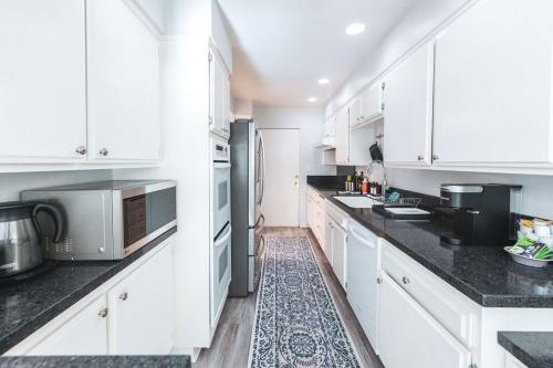 Sherman Oaks 2bedroom 2 bathroom Condo next to Ventura Blvd in Sherman Oaks Sherman Oaks 2bedroom 2 bathroom Condo next to Ventura Blvd in Sherman Oaks