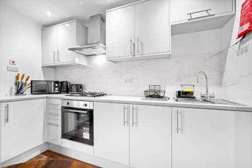 Comfortable 1 Bed Apt, Sleeps 4, Parking, Great for Contractors, Families and Leisure Stays, West Mi in Droitwich Comfortable 1 Bed Apt, Sleeps 4, Parking, Great for Contractors, Families and Leisure Stays, West Mi in Droitwich