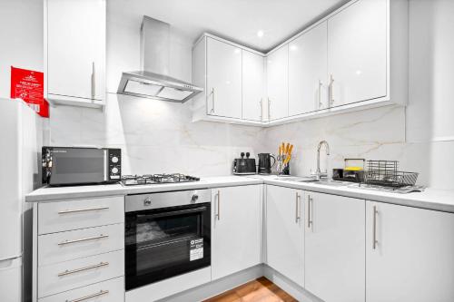 Comfortable 1 Bed Apt, Sleeps 4, Parking, Great for Contractors, Families and Leisure Stays, West Mi in Droitwich Comfortable 1 Bed Apt, Sleeps 4, Parking, Great for Contractors, Families and Leisure Stays, West Mi in Droitwich