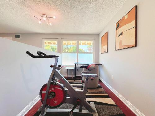 Spacious 4B2B HOUSE DTLA & Disney Office Gym in 哈仙達崗 Spacious 4B2B HOUSE DTLA & Disney Office Gym in 哈仙達崗