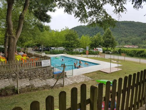Piscina, Hotel rural La soleia d'Oix in Montagut i Oix Piscina, Hotel rural La soleia d'Oix in Montagut i Oix
