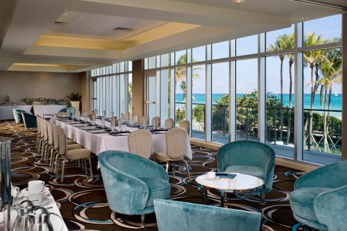 Banquet hall, Fontainebleau Miami Beach in Miami Beach (FL) Banquet hall, Fontainebleau Miami Beach in Miami Beach (FL)