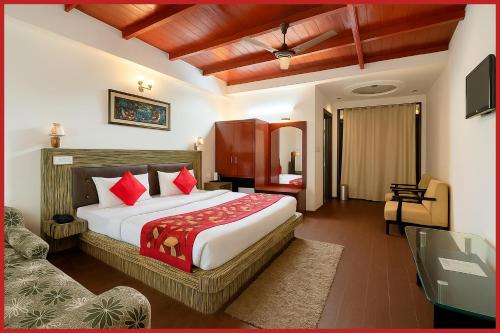 HOTEL THE MOON - Near Mall Road & Naini Lake View - LIFT -Free Parking -Restaurant -Wi-Fi Available- in Nainital HOTEL THE MOON - Near Mall Road & Naini Lake View - LIFT -Free Parking -Restaurant -Wi-Fi Available- in Nainital