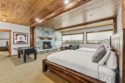 Spacious Mountain Chalet - Hot Tub & Secluded! in Baldy Mountain Spacious Mountain Chalet - Hot Tub & Secluded! in Baldy Mountain