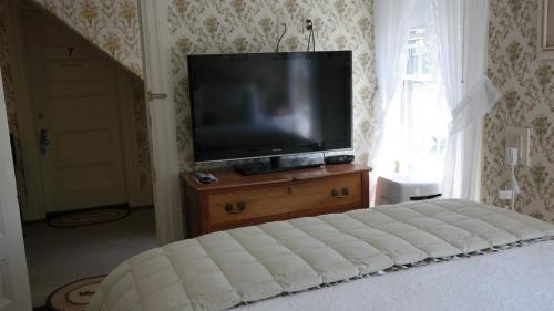 This photo about Moseley Cottage Inn and The Town Motel shared on HyHotel.com