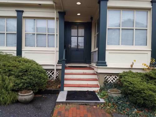 Roslyn Room 1 Private Bathroom in Рослін (Нью-Йорк) Roslyn Room 1 Private Bathroom in Рослін (Нью-Йорк)