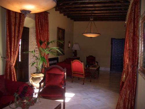 sala de TV, Hacienda Los Jinetes in Carmona sala de TV, Hacienda Los Jinetes in Carmona